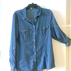 Light denim shirt with pearl snaps